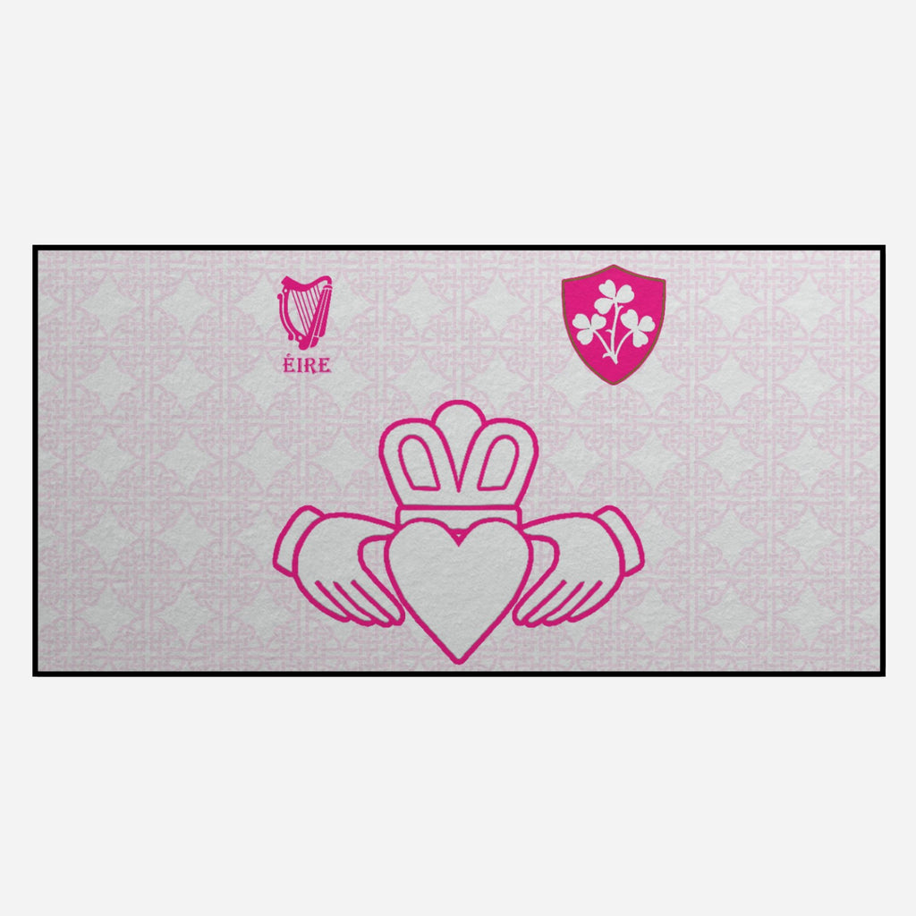 Vintage Claddagh und Irland Strandtuch in Weiß mit Pink
